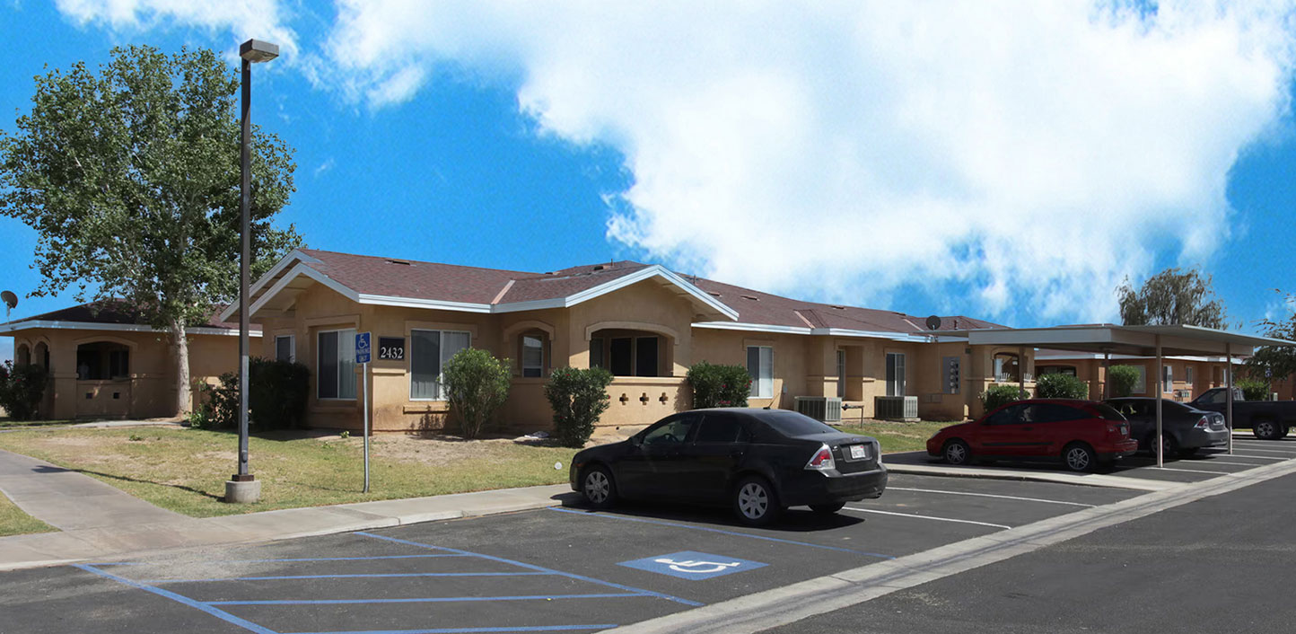 This image displays the swimming pool at Casa Encinas.